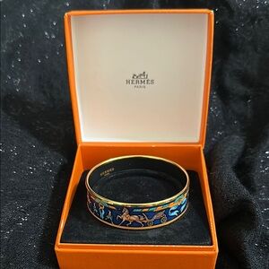 Hermès Enamel Printed Horse and Chariot Bangle